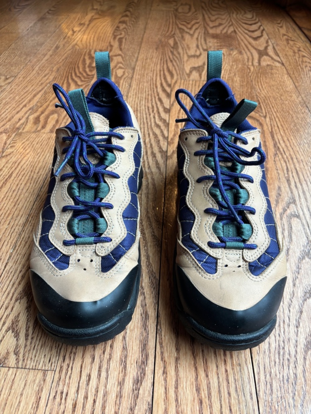 Nike Men's ACG Athletic Shoes Tan Navy Green